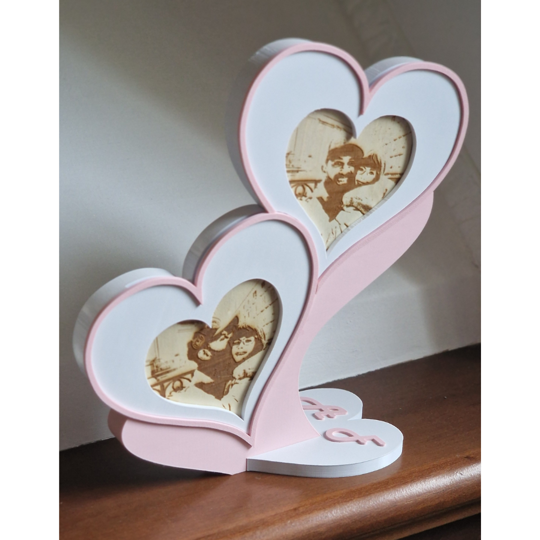 Cornice a Cuori in 3D con Foto Incise a Laser sul Legno