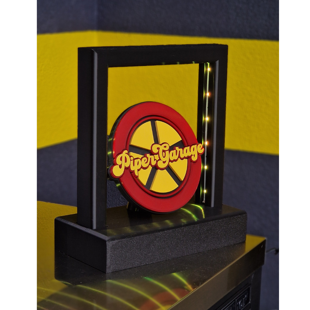 Lampada LED (GRANDE) con Logo Personalizzato - Piper Garage