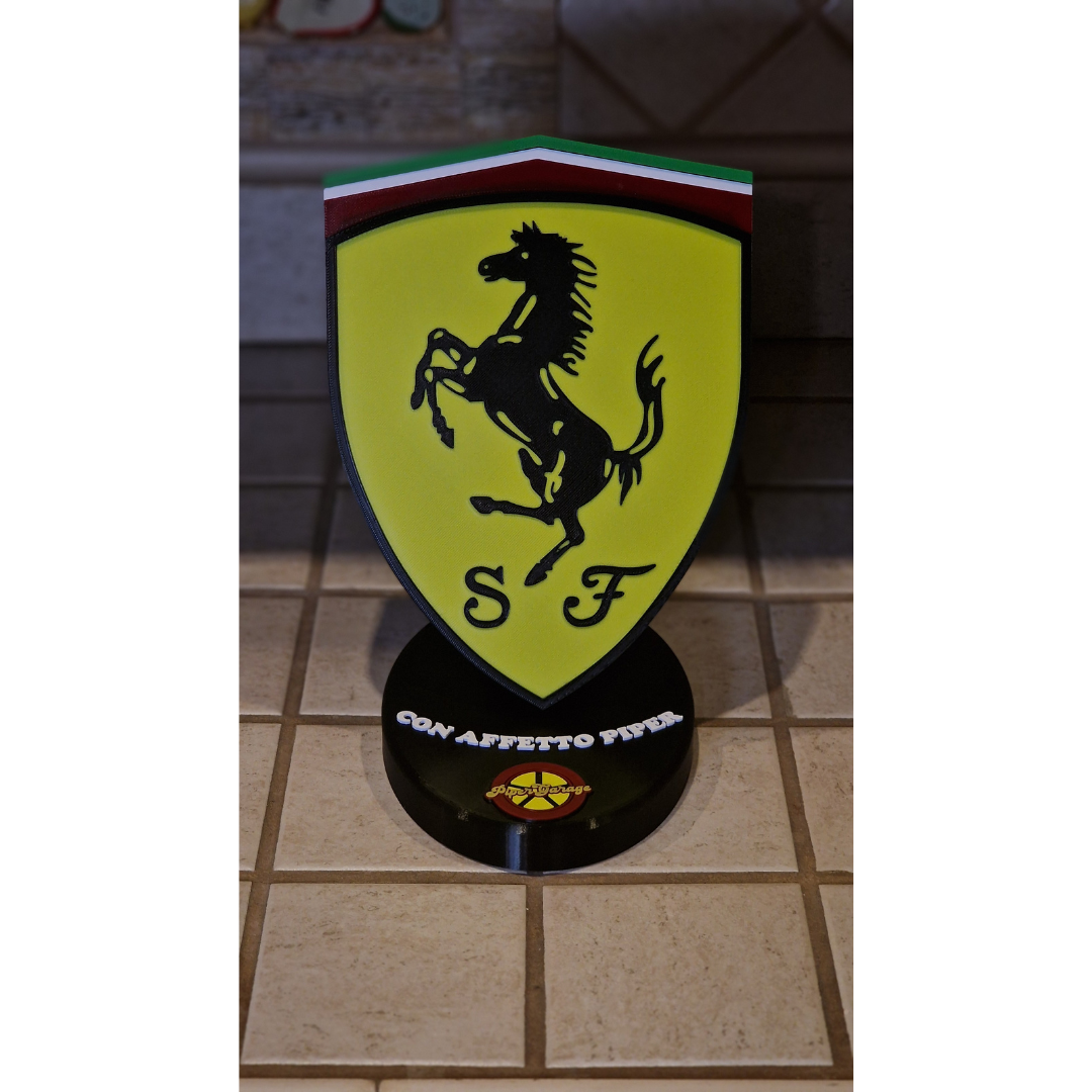 Idea Regalo Logo Ferrari su Piedistallo con Dedica