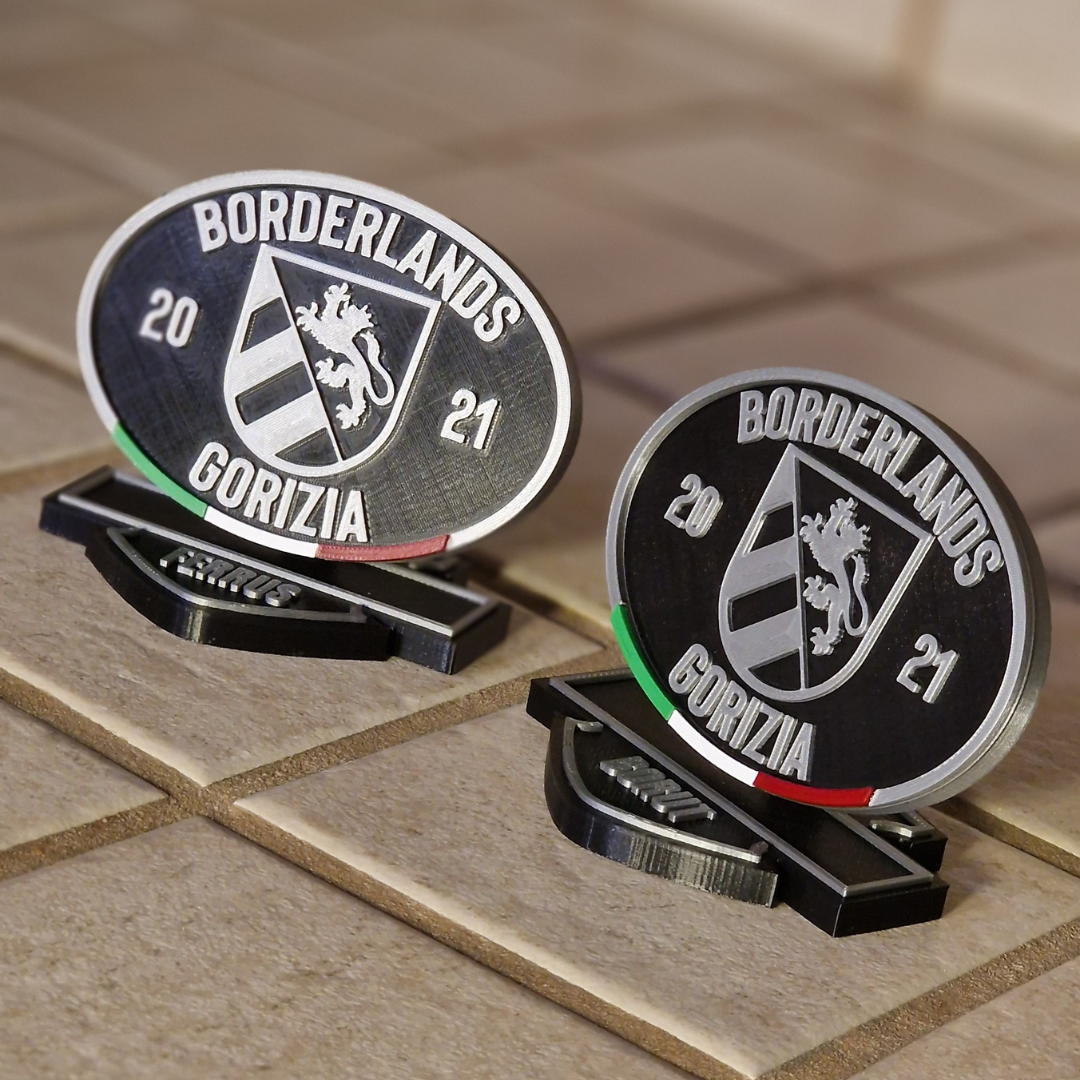 Logo su Piedistallo gruppo Harley Davidson