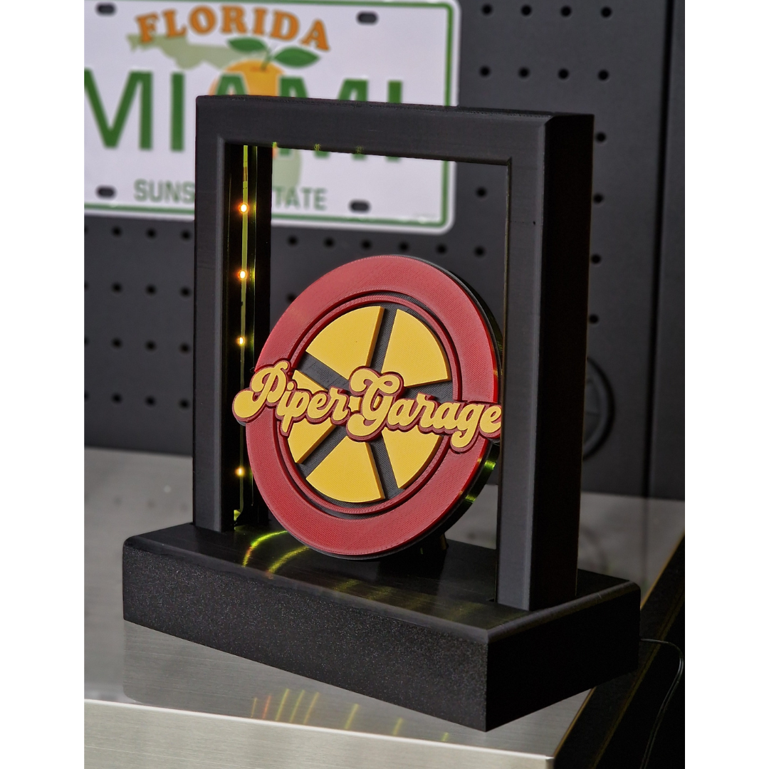 Lampada LED (GRANDE) con Logo Personalizzato - Piper Garage
