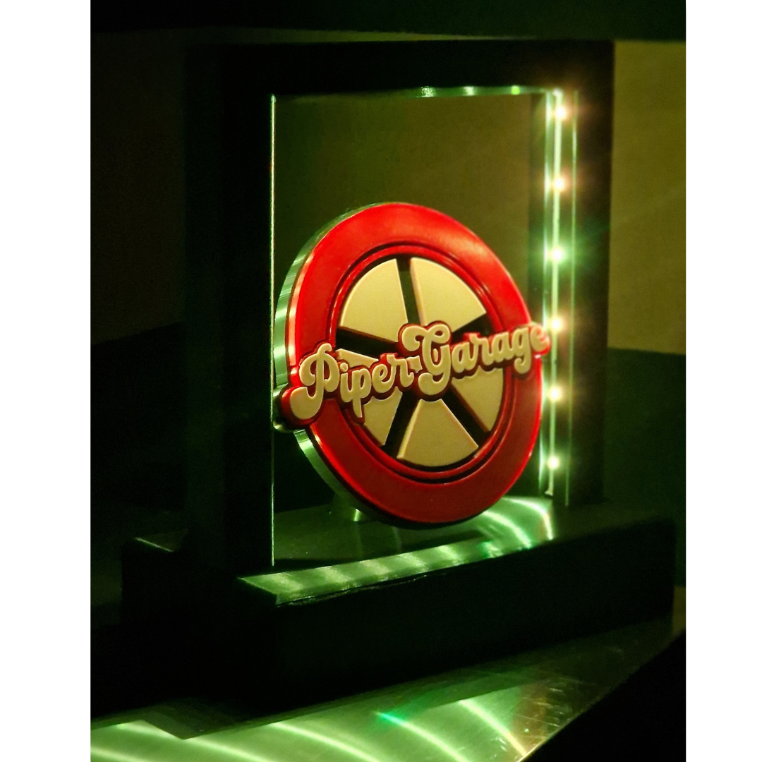 Lampada LED (GRANDE) con Logo Personalizzato - Piper Garage