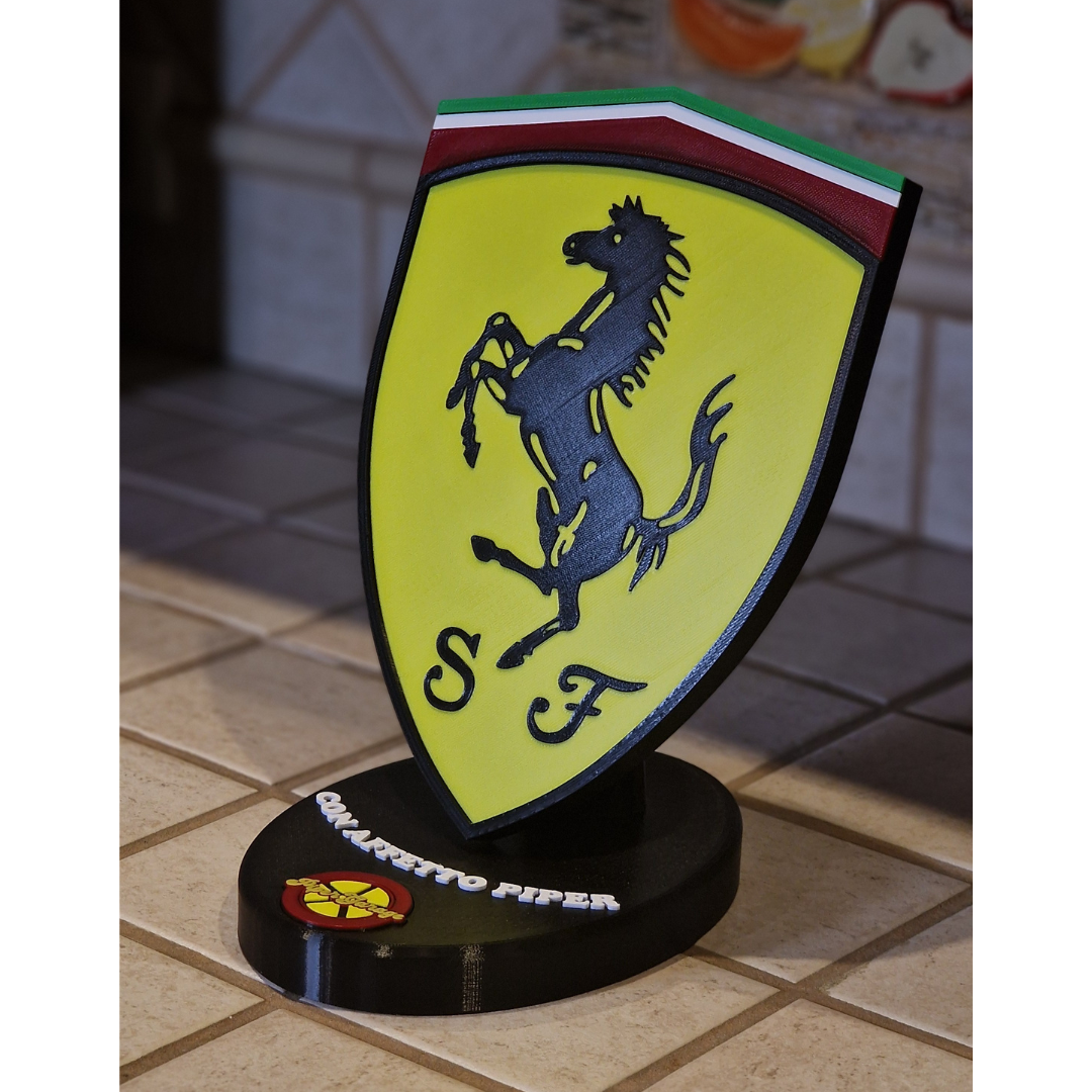Idea Regalo Logo Ferrari su Piedistallo con Dedica