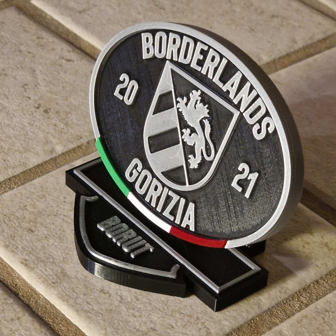 Logo su Piedistallo gruppo Harley Davidson