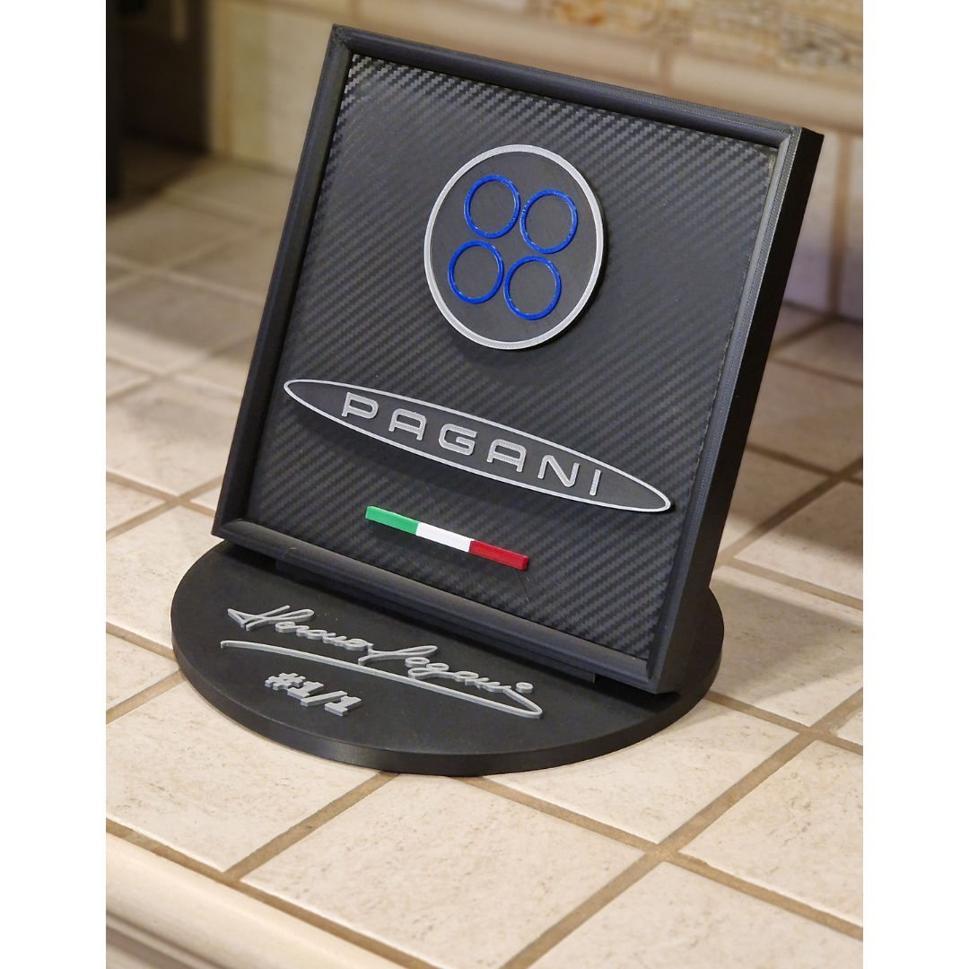 Quadro con Piedistallo Sfondo Texture Fibra di Carbonio - Logo Pagani