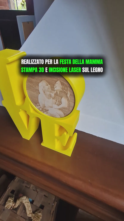 Scritta LOVE con Foto Incisa Sul Legno